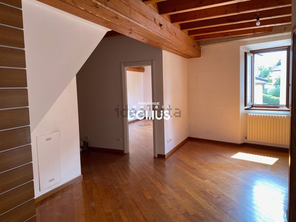 appartamento in vendita a Desenzano del Garda in zona Campeggio sul Vò