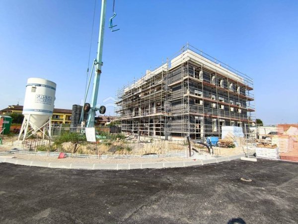 appartamento in vendita a Desenzano del Garda in zona Rivoltella