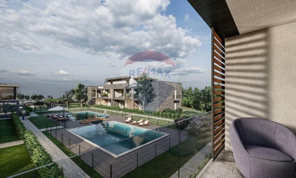 appartamento in vendita a Desenzano del Garda in zona Rivoltella