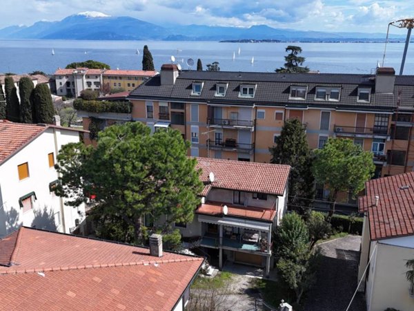 casa indipendente in vendita a Desenzano del Garda