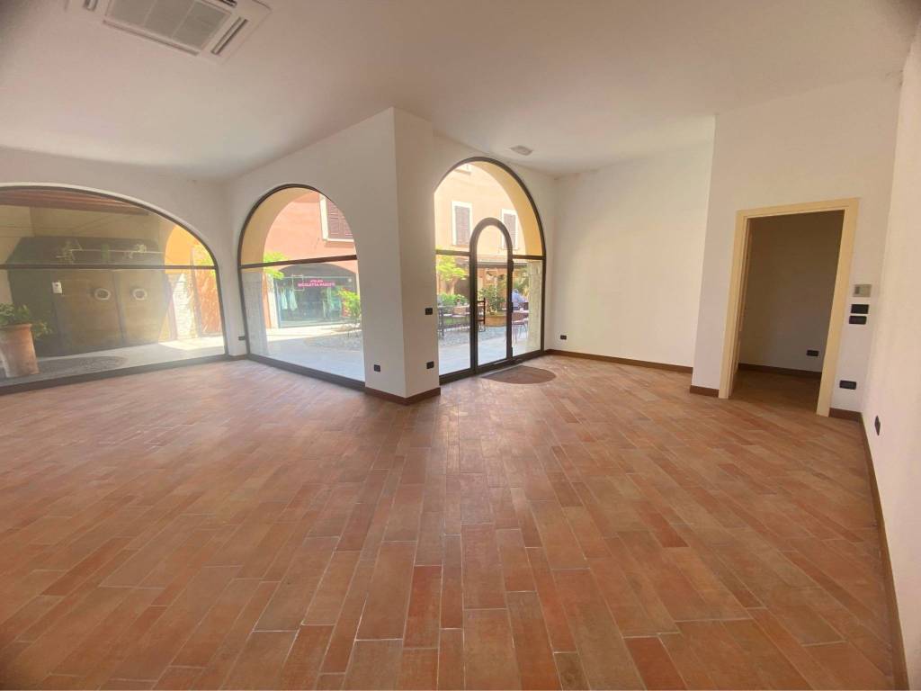 negozio in vendita a Desenzano del Garda