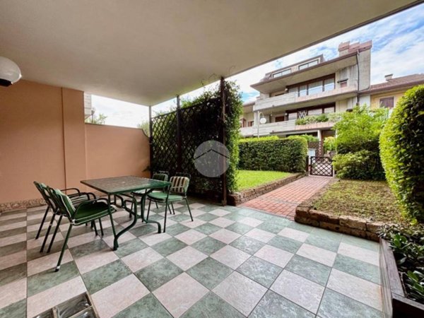 appartamento in vendita a Desenzano del Garda in zona Rivoltella