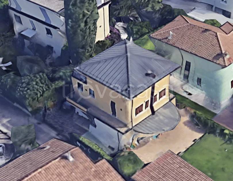 casa indipendente in vendita a Desenzano del Garda