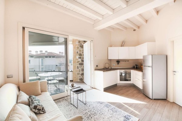 appartamento in vendita a Desenzano del Garda in zona Rivoltella