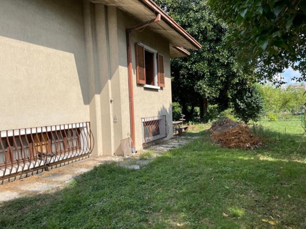 casa indipendente a Desenzano del Garda in zona San Martino della Battaglia