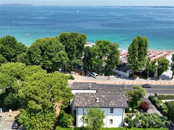 casa indipendente in vendita a Desenzano del Garda