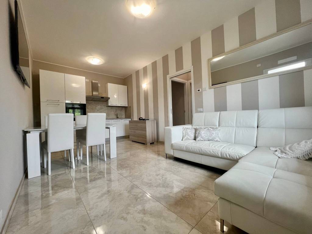 appartamento in vendita a Desenzano del Garda in zona Rivoltella