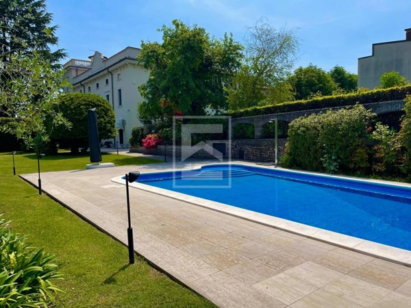 casa indipendente in vendita a Desenzano del Garda