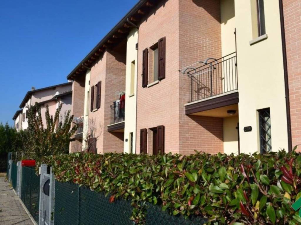 casa indipendente in vendita a Desenzano del Garda in zona Rivoltella