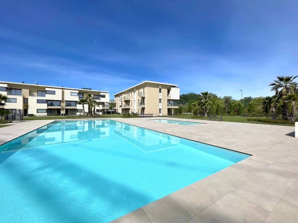 appartamento in vendita a Desenzano del Garda in zona Rivoltella