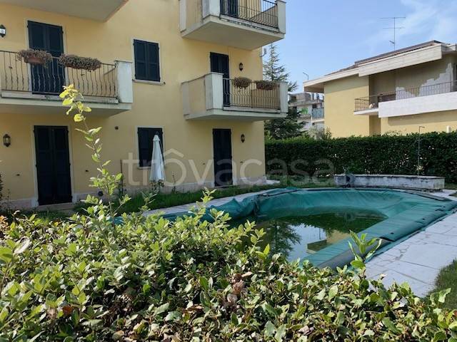 appartamento in vendita a Desenzano del Garda in zona Rivoltella