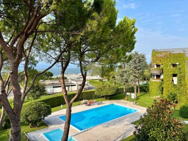 appartamento in vendita a Desenzano del Garda in zona Rivoltella