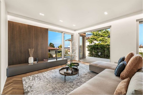 appartamento in vendita a Desenzano del Garda