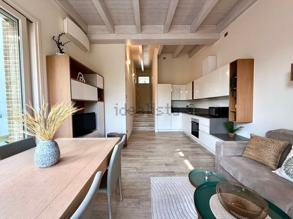 appartamento in vendita a Desenzano del Garda in zona Rivoltella