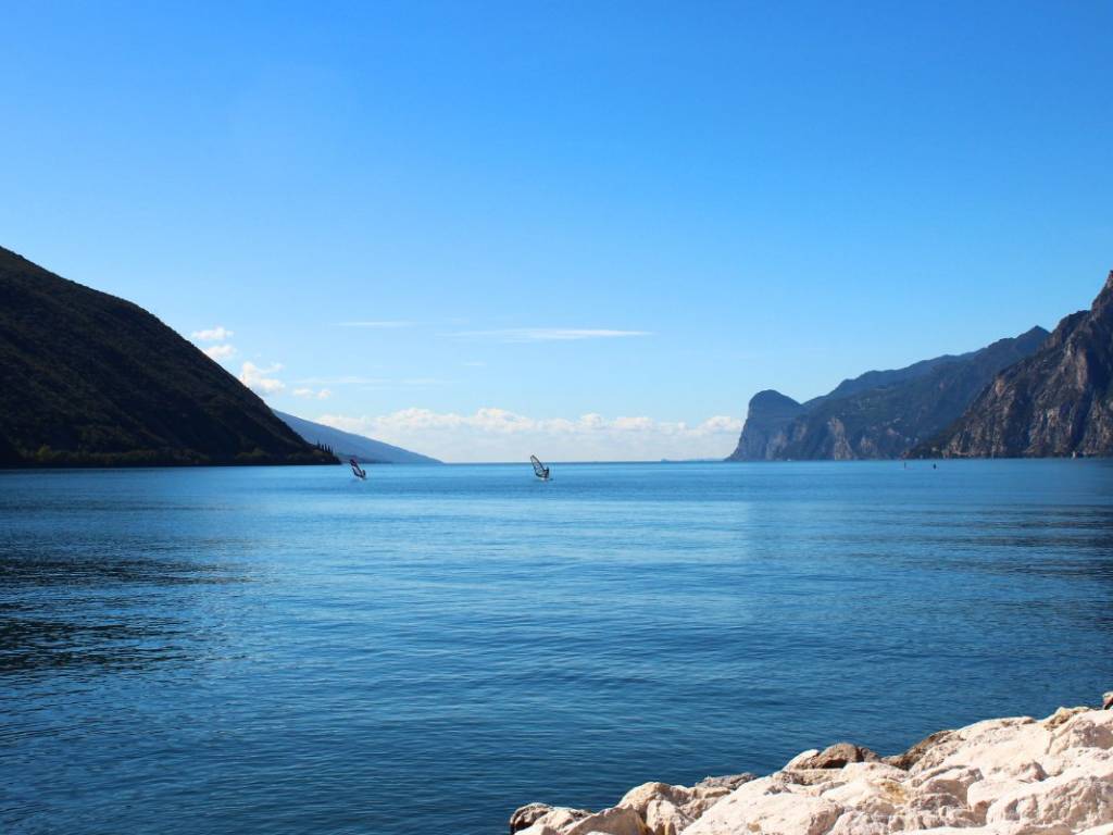 appartamento in vendita a Desenzano del Garda in zona Rivoltella