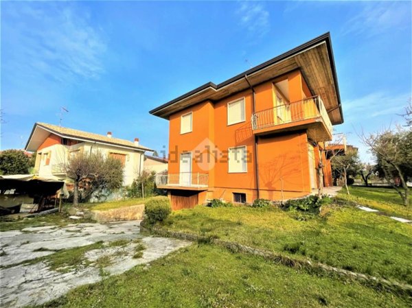casa indipendente in vendita a Desenzano del Garda in zona Rivoltella
