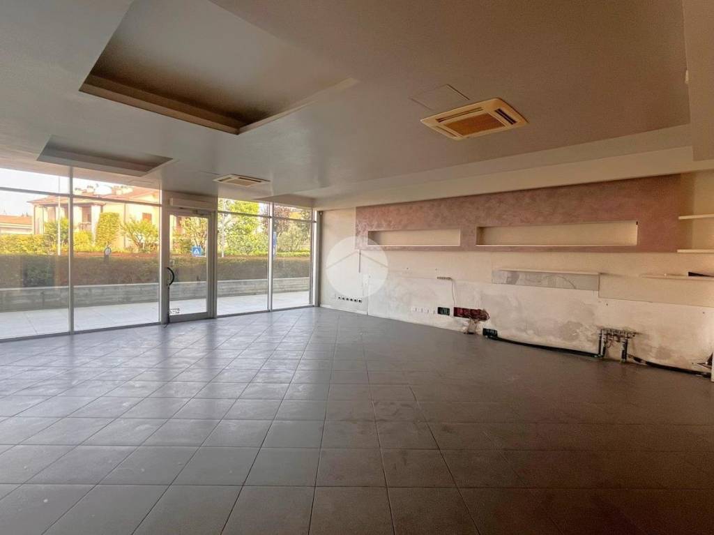 negozio in vendita a Desenzano del Garda