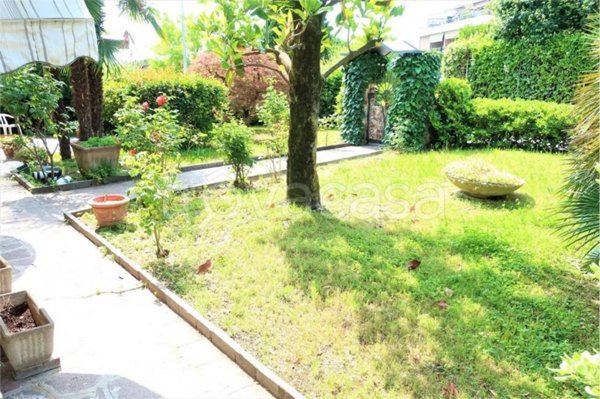 casa indipendente in vendita a Desenzano del Garda