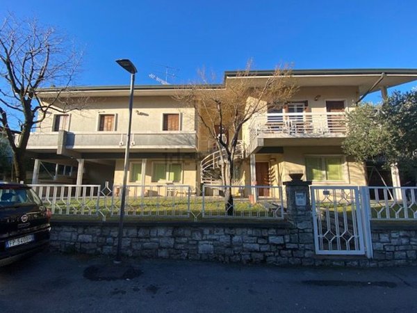 casa indipendente in vendita a Desenzano del Garda