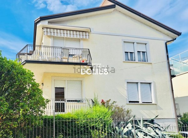 casa indipendente in vendita a Desenzano del Garda