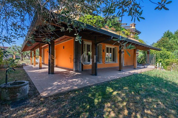 casa indipendente in vendita a Desenzano del Garda