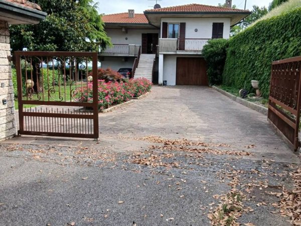 casa indipendente in vendita a Desenzano del Garda