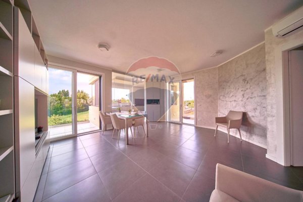 appartamento in vendita a Desenzano del Garda in zona Rivoltella