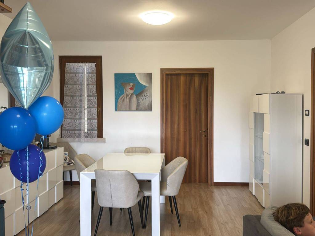 appartamento in vendita a Desenzano del Garda in zona Rivoltella