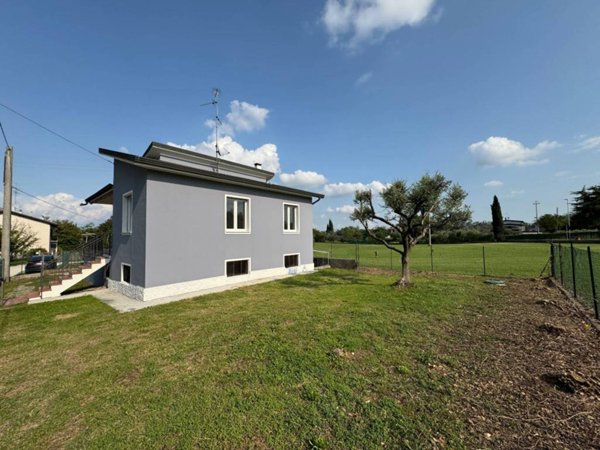 casa indipendente in vendita a Desenzano del Garda