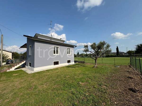 casa indipendente in vendita a Desenzano del Garda