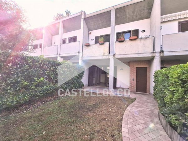 casa indipendente in vendita a Desenzano del Garda in zona Rivoltella
