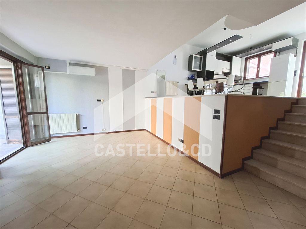 casa indipendente in vendita a Desenzano del Garda in zona Rivoltella