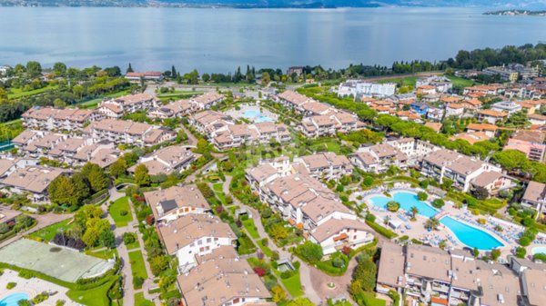 appartamento in vendita a Desenzano del Garda in zona Rivoltella