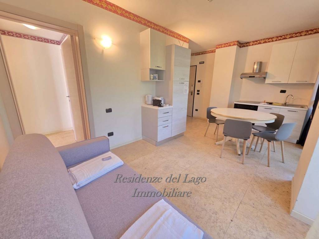 appartamento in vendita a Desenzano del Garda in zona Rivoltella
