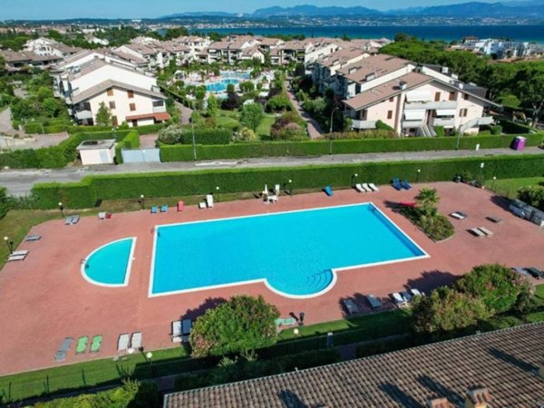 casa indipendente in vendita a Desenzano del Garda in zona Rivoltella