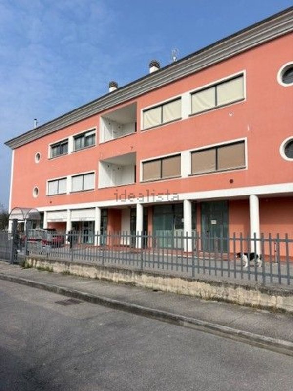 ufficio in vendita a Desenzano del Garda in zona Rivoltella