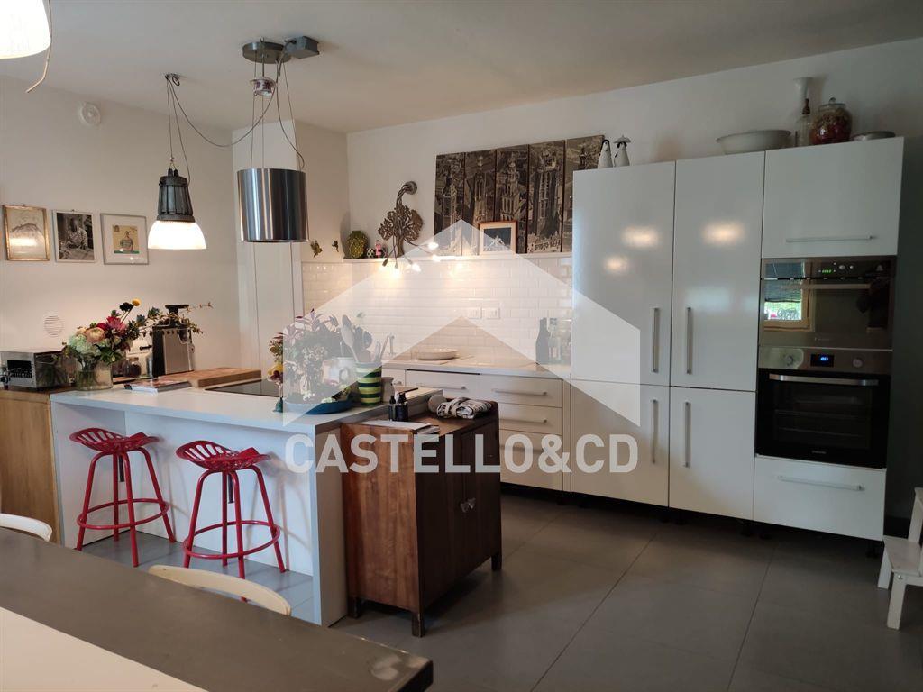 casa indipendente in vendita a Desenzano del Garda