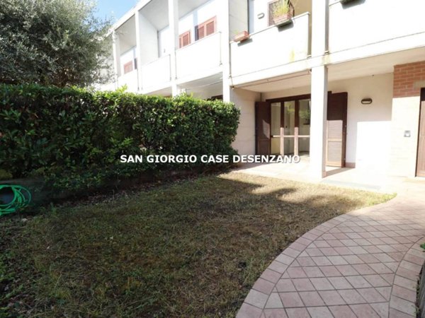 casa indipendente in vendita a Desenzano del Garda in zona Rivoltella