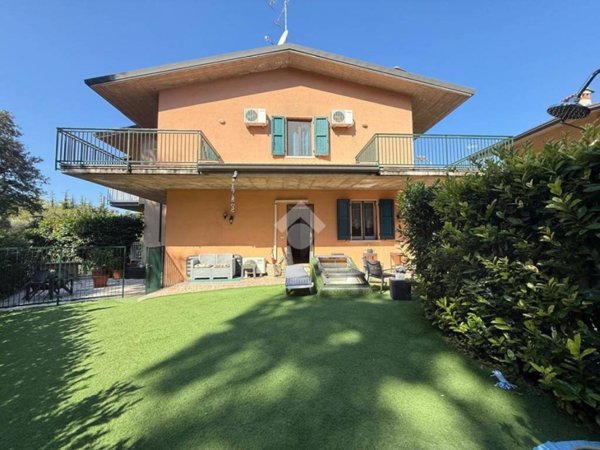 casa indipendente in vendita a Desenzano del Garda