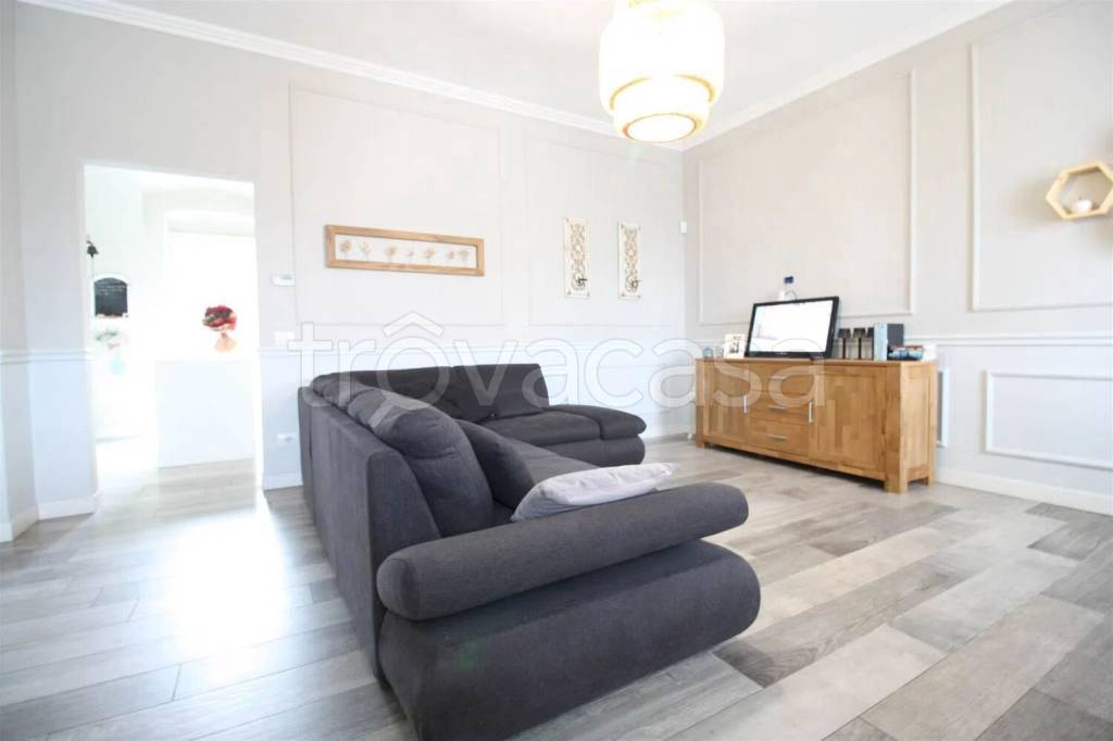 casa indipendente in vendita a Desenzano del Garda in zona Montonale