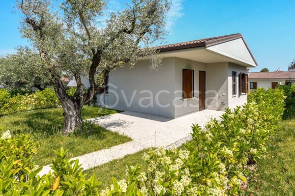 casa indipendente in vendita a Desenzano del Garda in zona Campeggio sul Vò