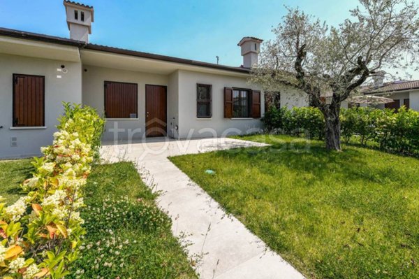 casa indipendente in vendita a Desenzano del Garda in zona Campeggio sul Vò