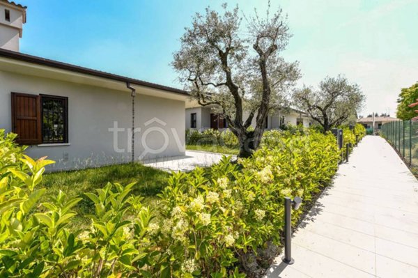 casa indipendente in vendita a Desenzano del Garda in zona Campeggio sul Vò
