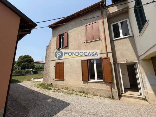 appartamento in vendita a Desenzano del Garda in zona Rivoltella