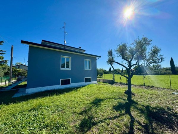 casa indipendente in vendita a Desenzano del Garda