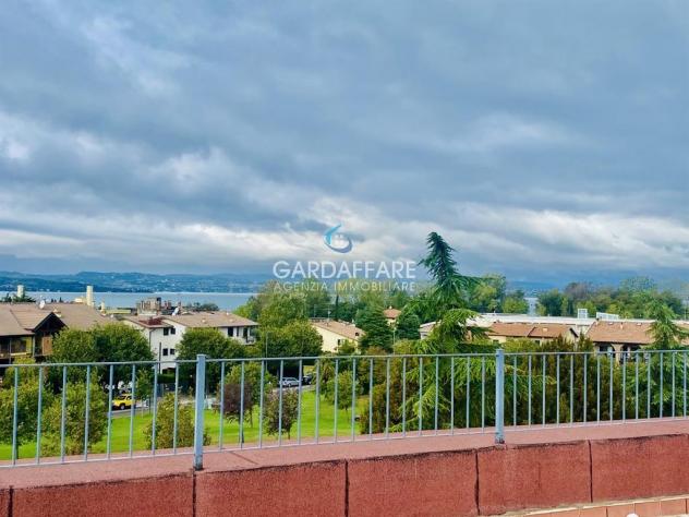 appartamento in vendita a Desenzano del Garda in zona Rivoltella