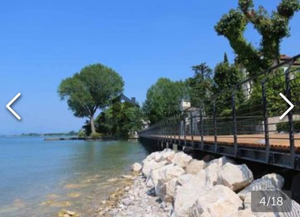 appartamento in vendita a Desenzano del Garda in zona Rivoltella