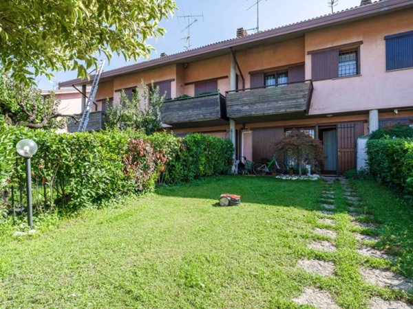 casa indipendente in vendita a Desenzano del Garda
