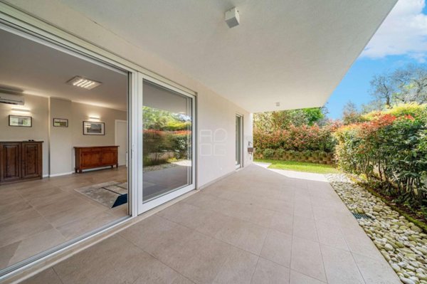 appartamento in vendita a Desenzano del Garda in zona Rivoltella