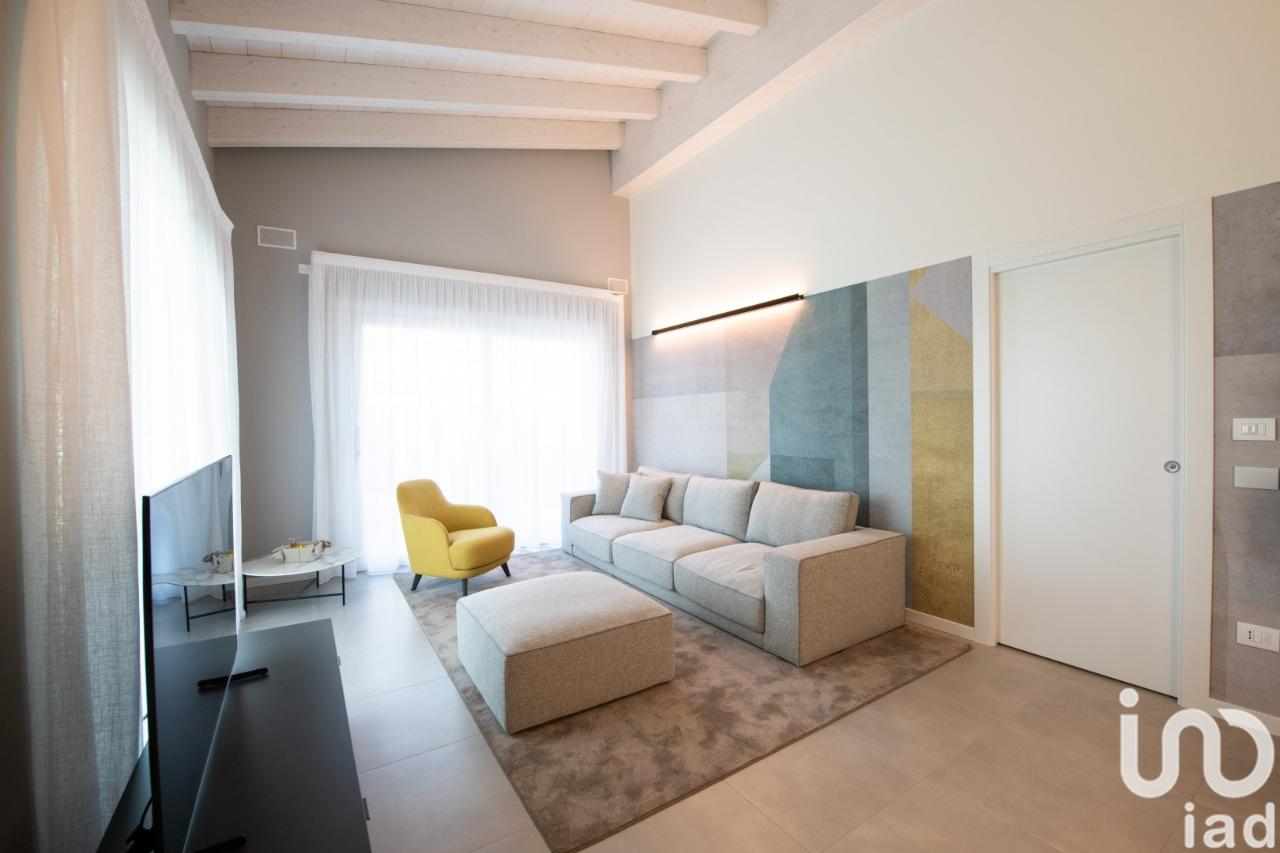 casa indipendente in vendita a Desenzano del Garda